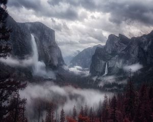 Preview wallpaper mountains, fog, trees, sky