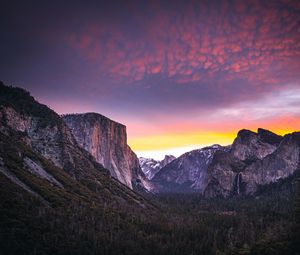 Preview wallpaper mountains, forest, dusk, nature