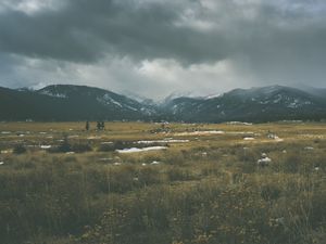 Preview wallpaper mountains, grass, sky, overcast, clouds