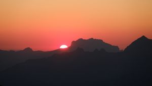 Preview wallpaper mountains, hills, silhouettes, sunset, sun, dark