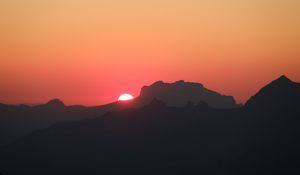 Preview wallpaper mountains, hills, silhouettes, sunset, sun, dark
