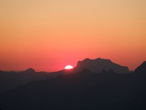 Preview wallpaper mountains, hills, silhouettes, sunset, sun, dark