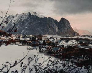 Preview wallpaper mountains, home, lake, landscape