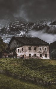 Preview wallpaper mountains, house, old, solitude, grass, fence, fog