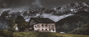 Preview wallpaper mountains, house, old, solitude, grass, fence, fog