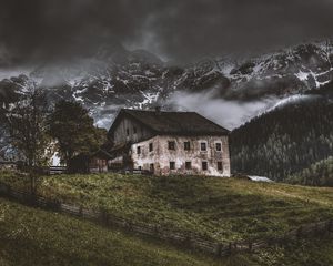 Preview wallpaper mountains, house, old, solitude, grass, fence, fog