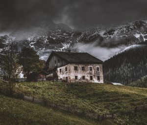 Preview wallpaper mountains, house, old, solitude, grass, fence, fog