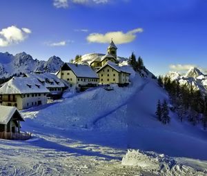 Preview wallpaper mountains, houses, snow, winter