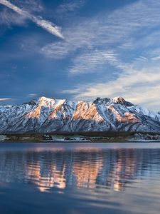 Preview wallpaper mountains, lake, clouds, light, sky, ripples, surface of the water, freshness, tops, ridge, strips, traces