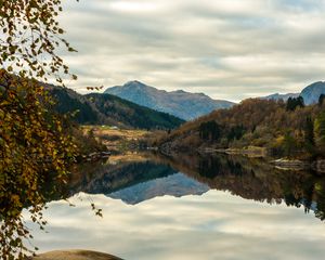 Preview wallpaper mountains, lake, reflection, forest, trees, landscape