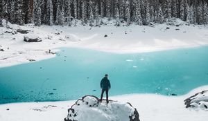 Preview wallpaper mountains, lake, snow, loneliness, solitude, man, winter