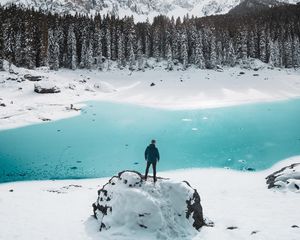 Preview wallpaper mountains, lake, snow, loneliness, solitude, man, winter