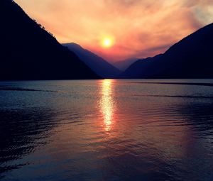 Preview wallpaper mountains, lake, sun, sunset, dark