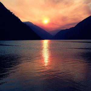 Preview wallpaper mountains, lake, sun, sunset, dark