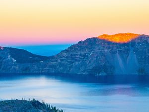 Preview wallpaper mountains, lake, sunset, horizon, crater lake national park, united states