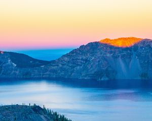 Preview wallpaper mountains, lake, sunset, horizon, crater lake national park, united states