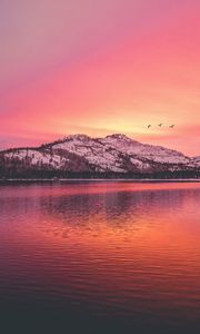 Preview wallpaper mountains, lake, sunset, horizon, birds