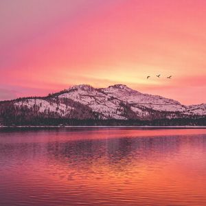 Preview wallpaper mountains, lake, sunset, horizon, birds