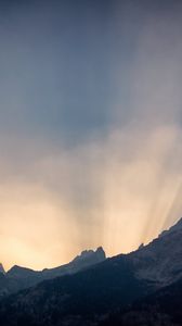 Preview wallpaper mountains, light, rays, sunset