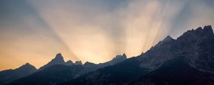Preview wallpaper mountains, light, rays, sunset