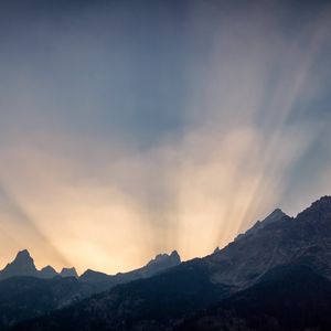 Preview wallpaper mountains, light, rays, sunset