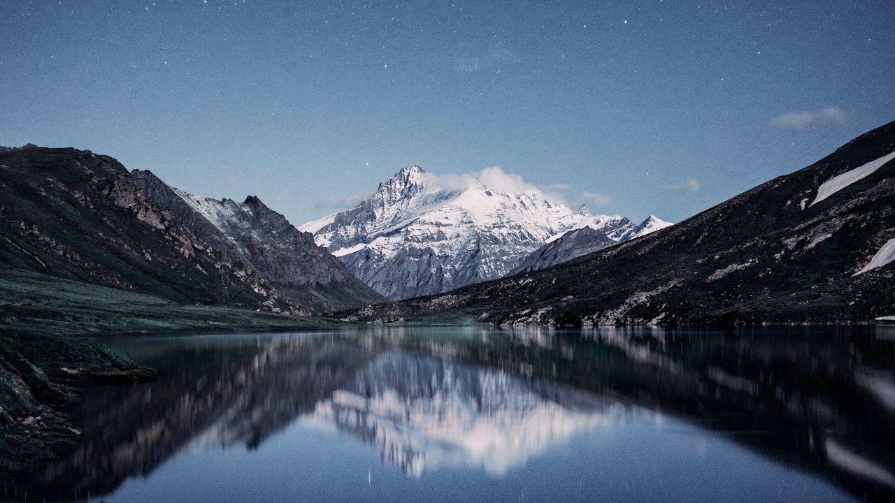 Wallpaper mountains, night, starry sky, reflection, snowy