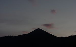 Preview wallpaper mountains, peak, silhouette, sky, dusk