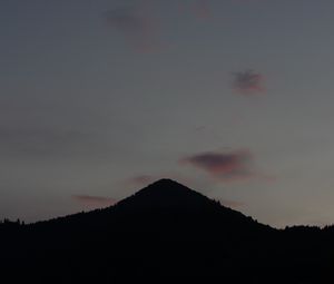 Preview wallpaper mountains, peak, silhouette, sky, dusk