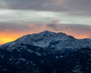 Preview wallpaper mountains, peak, snow, clouds, nature