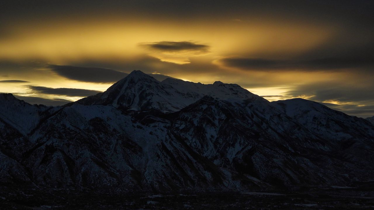Wallpaper mountains, peak, snowy, sunset