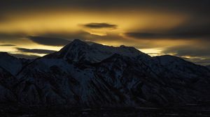 Preview wallpaper mountains, peak, snowy, sunset
