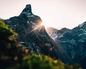 Preview wallpaper mountains, peak, sun, sunlight, landscape