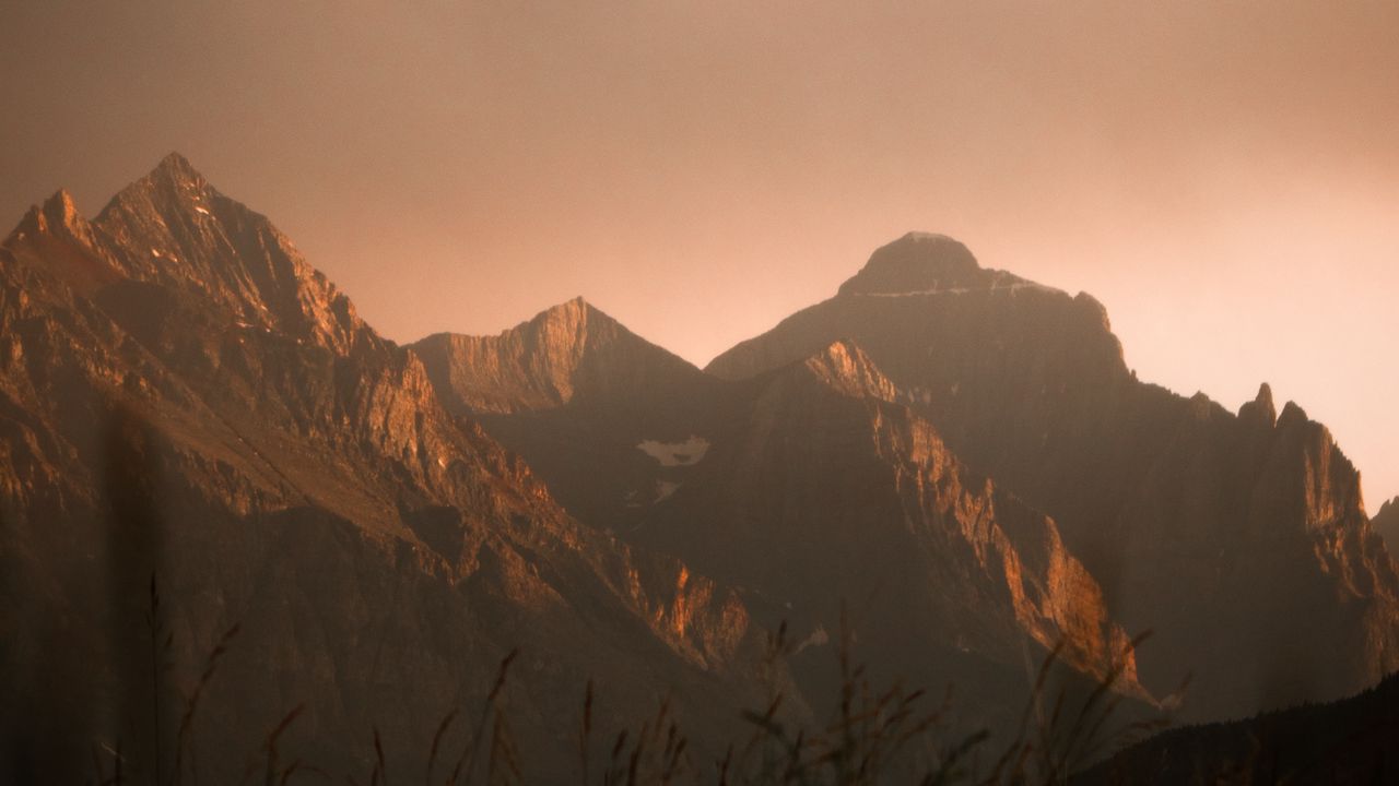 Wallpaper mountains, peaks, fog, clouds, dusk
