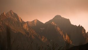 Preview wallpaper mountains, peaks, fog, clouds, dusk