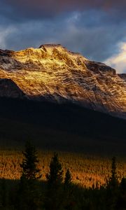 Preview wallpaper mountains, peaks, rock, rays, forest