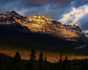 Preview wallpaper mountains, peaks, rock, rays, forest