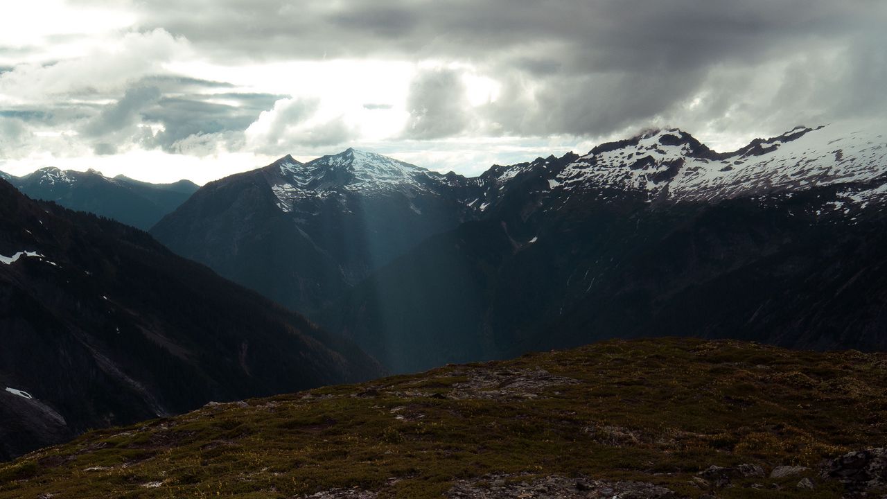 Wallpaper mountains, peaks, sun rays, sky, clouds