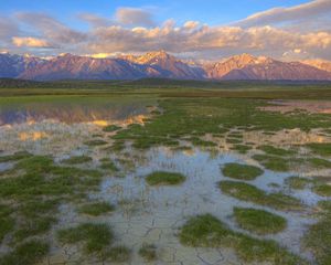 Preview wallpaper mountains, river, vegetation, evening, bottom, cracks