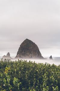 Preview wallpaper mountains, rocks, fog, bushes, cloudy