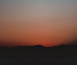 Preview wallpaper mountains, sky, gradient, dark, sunset