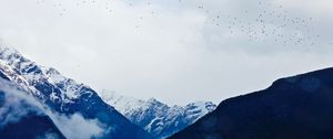 Preview wallpaper mountains, sky, top, birds