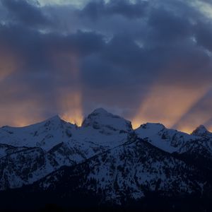 Preview wallpaper mountains, snow, clouds, twilight