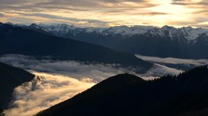 Preview wallpaper mountains, snow, fog, landscape