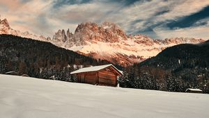 Preview wallpaper mountains, snow, winter, top, structure