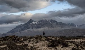 Preview wallpaper mountains, solitude, alone, distance, island, isle of skye, united kingdom