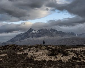 Preview wallpaper mountains, solitude, alone, distance, island, isle of skye, united kingdom