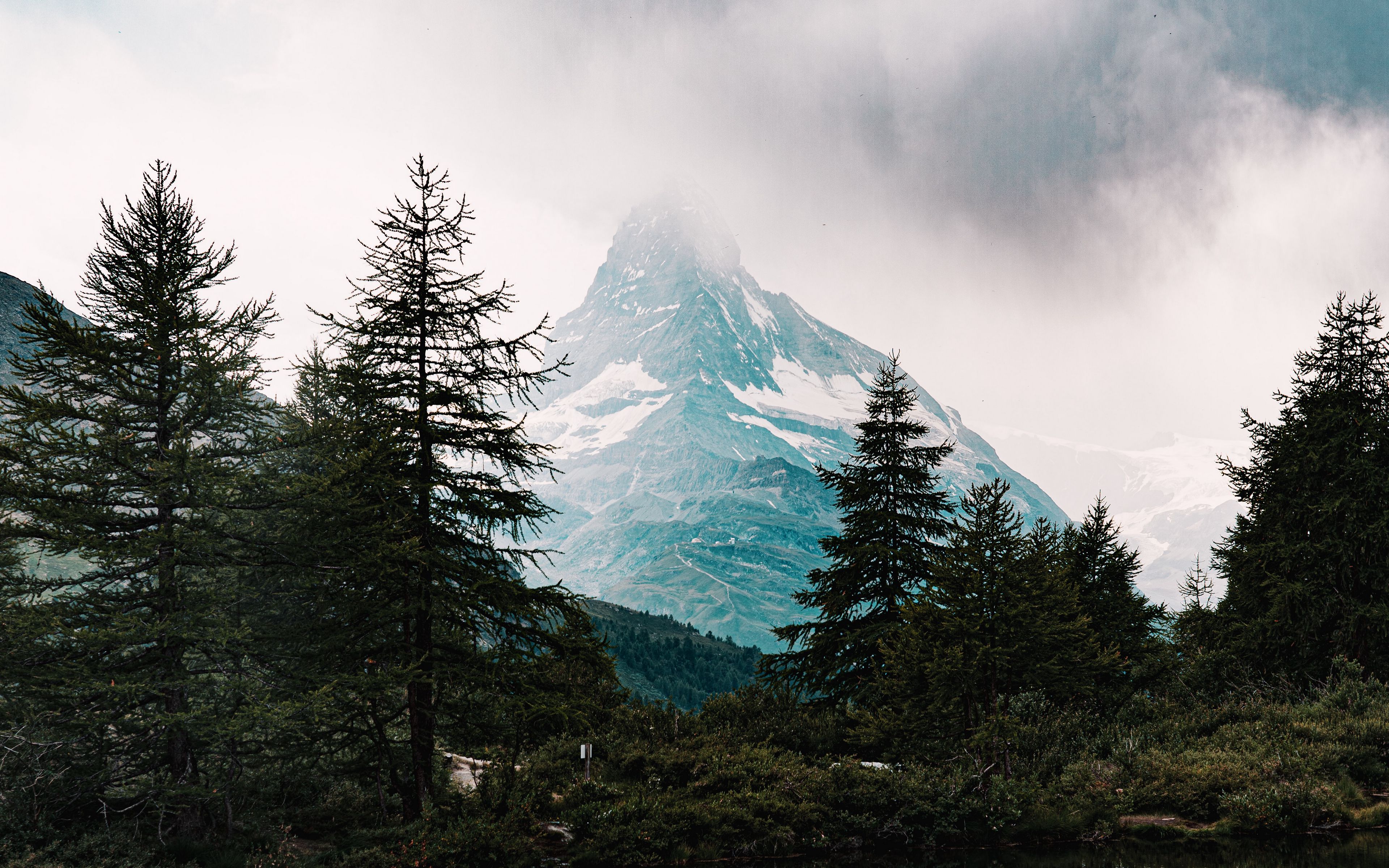 Download wallpaper 3840x2400 mountains, spruce, lake, reflection