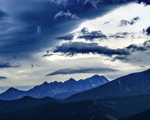 Preview wallpaper mountains, summit, clouds