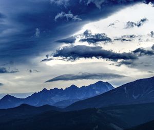 Preview wallpaper mountains, summit, clouds