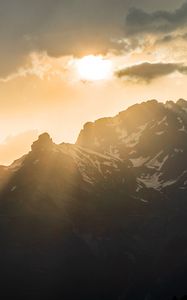Preview wallpaper mountains, sun, rays, clouds, landscape